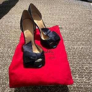 Navy satin Christian louboutins. Only worn once.size 38